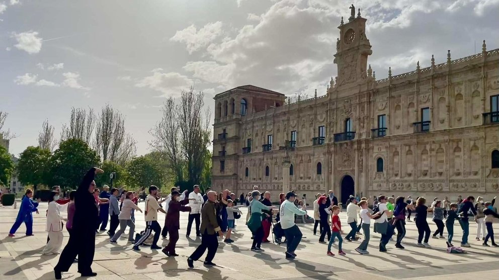 León se suma al Día Mundial del Taichí
