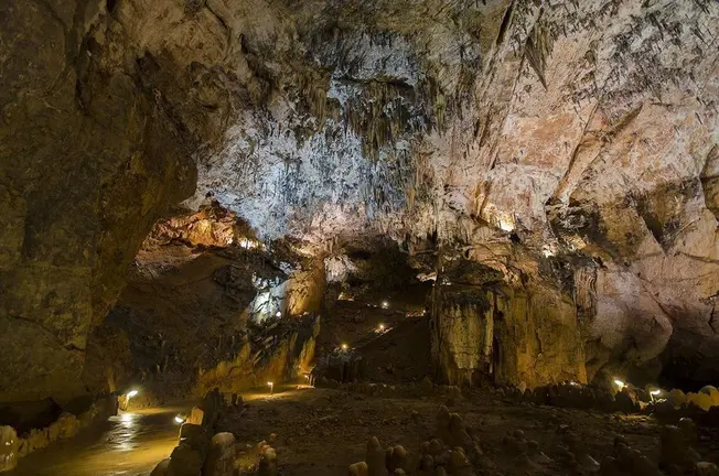 Cueva de Valporquero Le&oacute;n