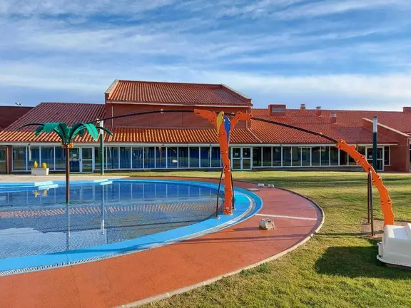 Piscina chapoteo Trobajo del Camino