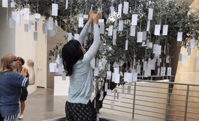 El &ldquo;&Aacute;rbol de los deseos&rdquo; de Yoko Ono llega al MUSAC de Le&oacute;n como obra participativa