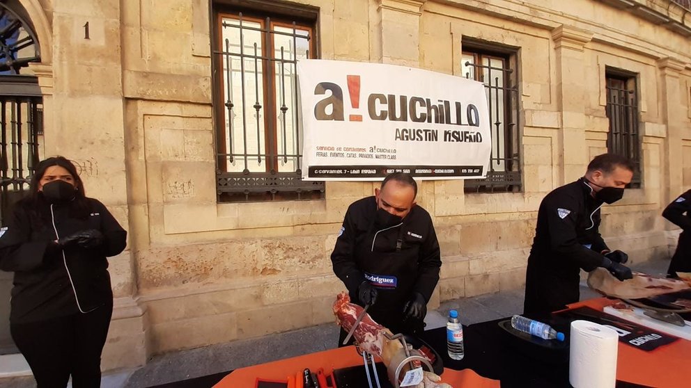 "A Cuchillo" Agustín Risueño en el evento solidario en favor de la Fundación Juan Soñador
