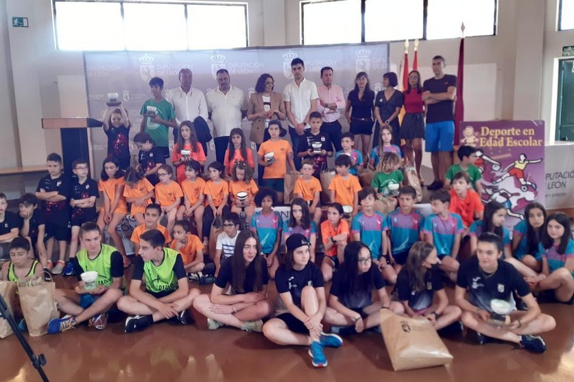 La Diputación entrega los trofeos a los ganadores de los Juegos Escolares