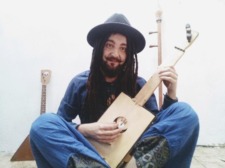 El músico y luthier Leonés
Maikel Barreira