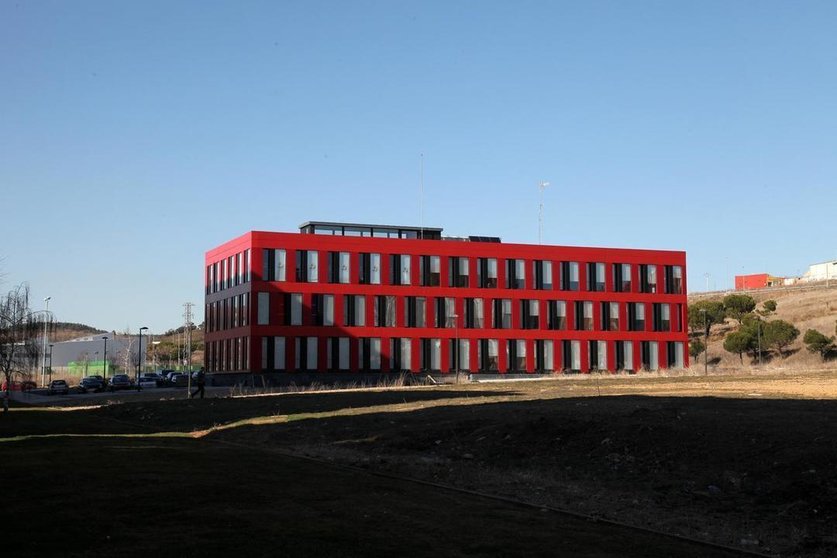 El  actual CBT o `edificio rojo” que el Ildefe gestiona en Eras de Renueva