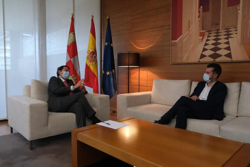 Reuni&oacute;n del presidente de la Junta de Castilla y Le&oacute;n, Alfonso Fern&aacute;ndez Ma&ntilde;ueco, ha mantenido hoy una reuni&oacute;n con el secretario general del PSOE, Luis Tudanca, para abordar la mejora de la sanidad p&uacute;blica en Castilla y Le&oacute;n.