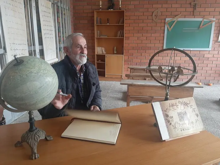 El vicepresidente y diputado Mat&iacute;as Llorente en una imagen de archivo en el CEIP Benito Le&oacute;n de Santa Mar&iacute;a del P&aacute;ramo durante una visita al mismo con motivo de una actividad de Productos de Le&oacute;n en la Escuela a principios de marzo de 2020.