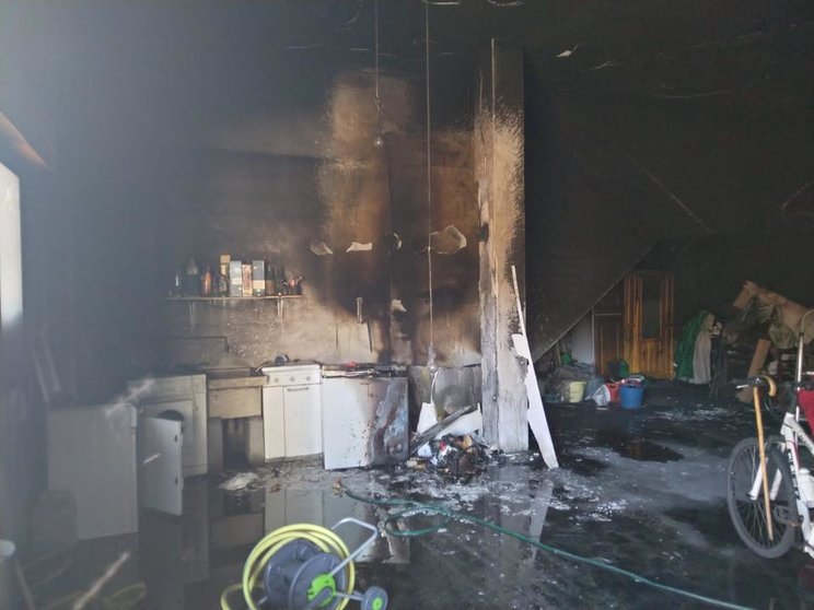Incendio en vivienda en La Ribera de Folgoso.