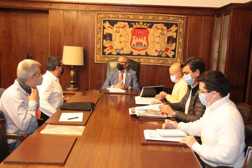 Reuni&oacute;n en el Ayuntamiento de Ponferrada con los directivos de LM