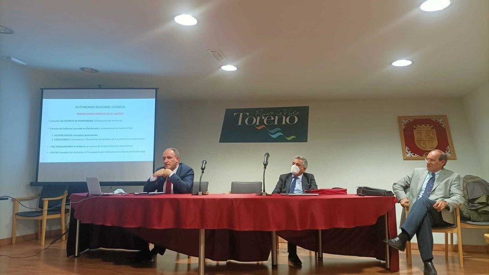Iniciativa Autonómica Leonesa presentó en Toreno su informe sobre la creación de la autonomía de la Región Leonesa.