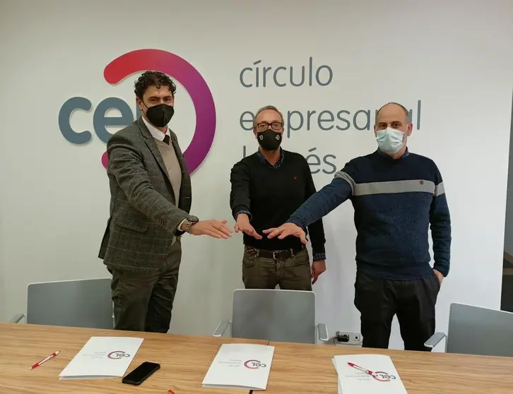 De izda. a dcha.: Mariano Chill&oacute;n (Prosegur), Jorge Vargas (CEL) y Oscar Cimas (Prosegur)