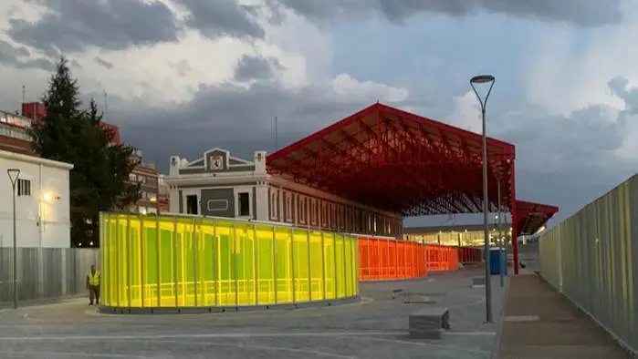 Lucernarios de colores estaci&oacute;n de Le&oacute;n