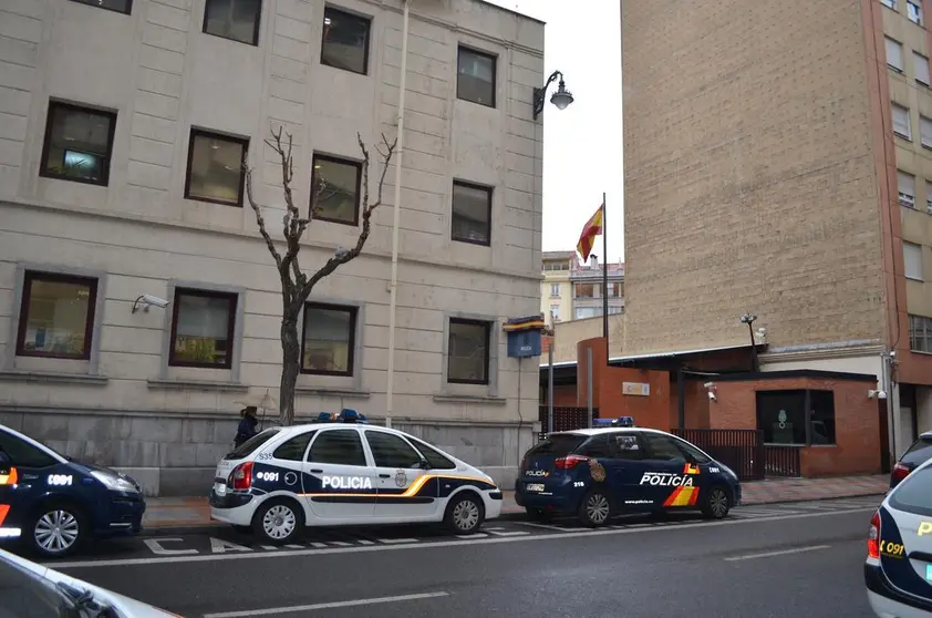 Polic&iacute;a Nacional de Le&oacute;n