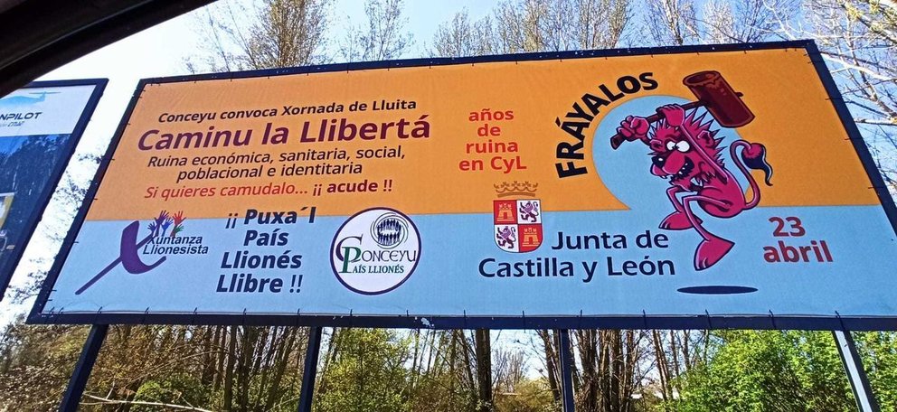 Conceyu presenta una nueva valla en la ciudad de León, en la Avenida Sáenz de Miera (León)