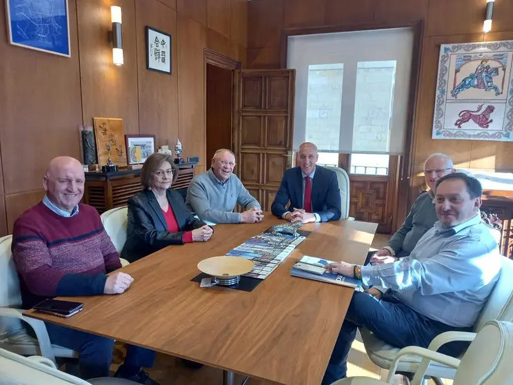 El alcalde de Le&oacute;n recibe al comit&eacute; organizador del XV Congreso Nacional de Comunidades de Regantes