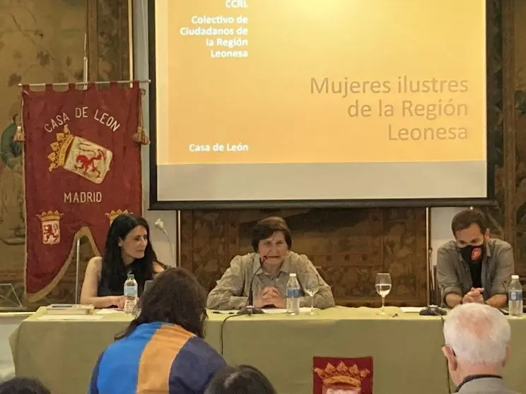 Casa de Le&oacute;n en Madrid, conferencia sobre Mujeres ilustres de la Regi&oacute;n Leonesa. La conferencia estuvo a cargo Cristina Man&iacute;as Fraile, nacida en Madrid y vinculada a la comarca zamorana de Aliste, es miembro del Colectivo de Ciudadanos de la Regi&oacute;n Leonesa (CCRL), un colectivo creado para el reconocimiento y la reivindicaci&oacute;n de la identidad leonesa. Present&oacute; el acto, en nombre de la Casa de Le&oacute;n, Margarita &Aacute;lvarez Rodr&iacute;guez.