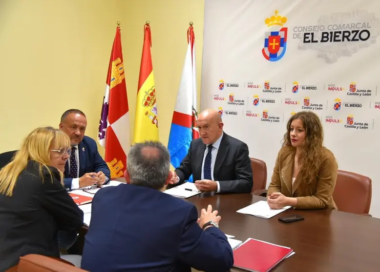 El consejero de la Presidencia, Jes&uacute;s Julio Carnero, ha visitado esta ma&ntilde;ana el Consejo Comarcal del Bierzo, en Ponferrada