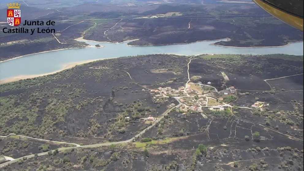 El incendio forestal de la Sierra de la Culebra est&aacute; estabilizado y baja a Nivel 1