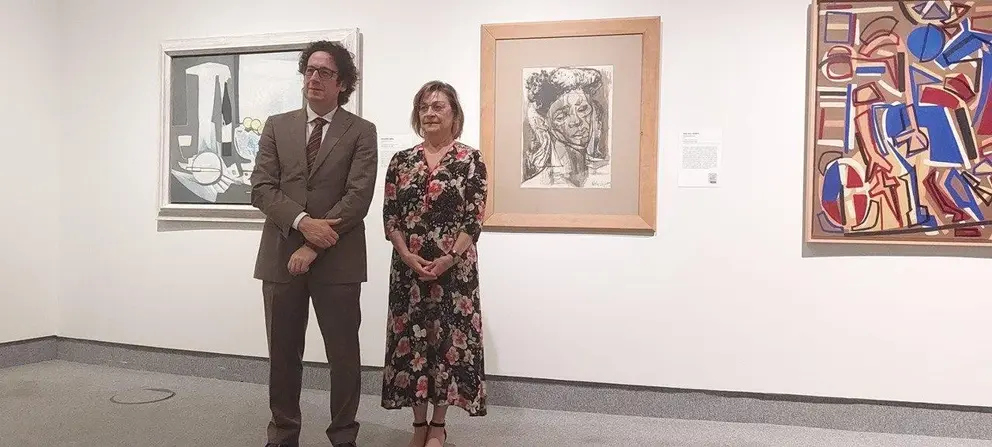 Carlos Cuadros, director general del Centro Niemeyer, junto a Evelia Fern&aacute;ndez, concejala de Acci&oacute;n y Promoci&oacute;n Cultural del Ayuntamiento de Le&oacute;n.