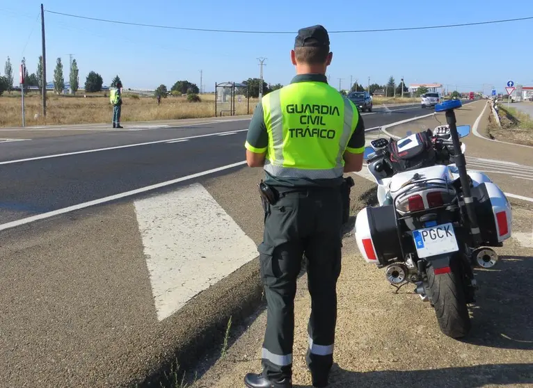 Guardia Civil Tr&aacute;fico (foto de archivo)