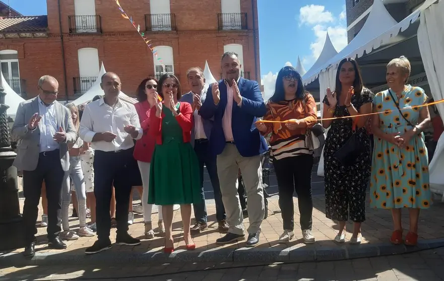 El presidente de la Diputaci&oacute;n, Eduardo Mor&aacute;n, inaugura la Feria del Dulce de Benavides de &Oacute;rbigo