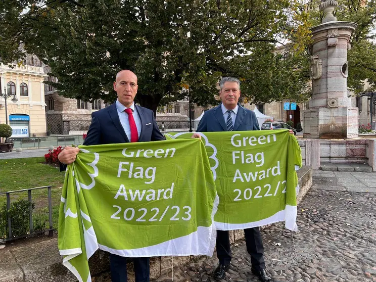 El parque de Quevedo y el parque de La Granja de Le&oacute;n renuevan su Bandera Verde
