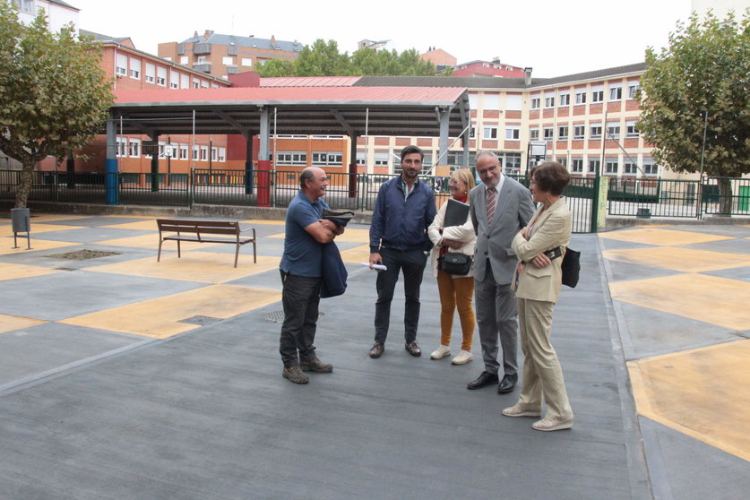 Inauguración de la remodelación del entorno del colegio Navaliegos de Ponferrada