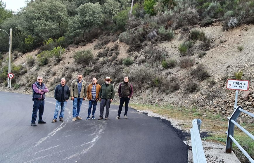Socialistas visitan las carreteras de Villafranca del Bierzo