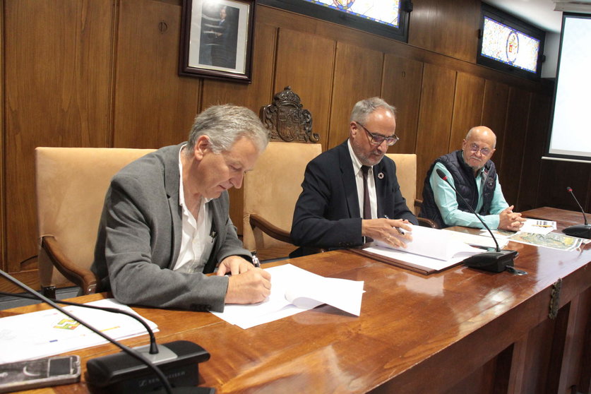 Firma del convenio de colaboración para el Anillo Verde de Ponferrada
