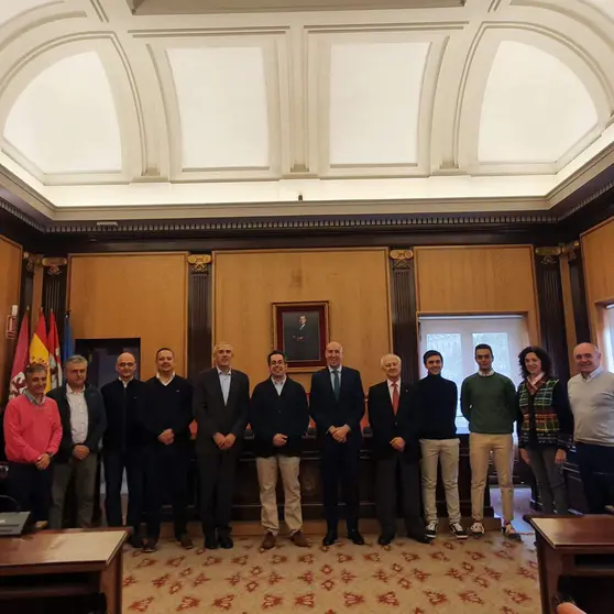 Visita de la Asociaci&oacute;n de Alumnos Agustinos en el Ayuntamiento de Le&oacute;n