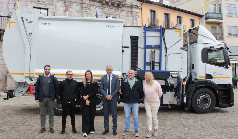 Presentación del nuevo camión de recogida de basura de Ponferrada