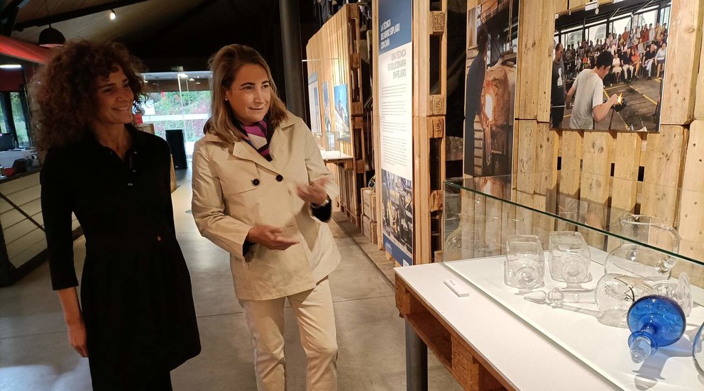 Exposición sobre la Real Fábrica de Cristales en el Museo de la Energía