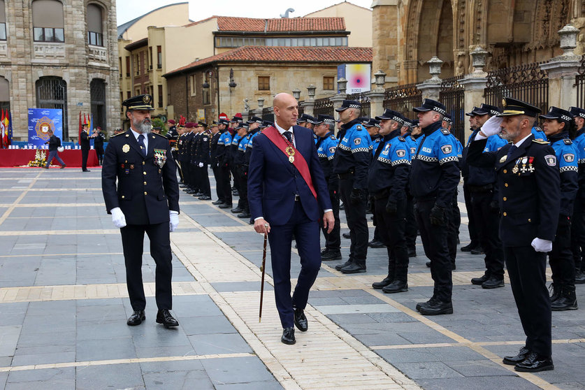 El alcalde de León, José Antonio Diez, en el acto de homenaje a la Policía Local