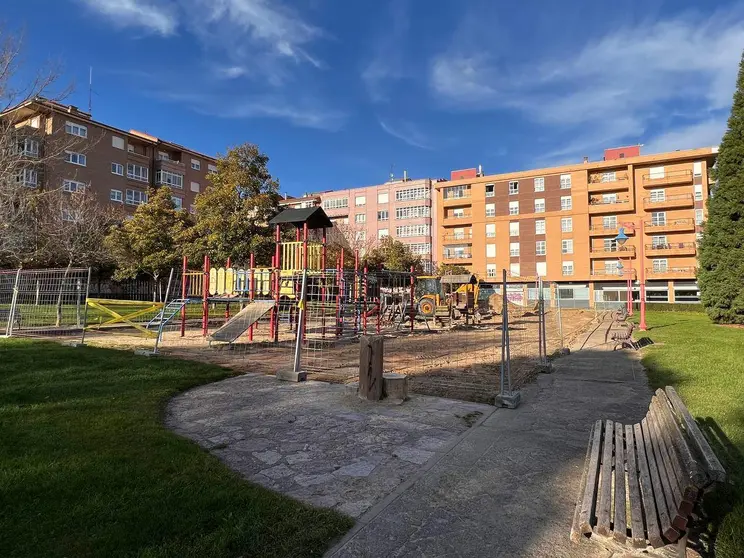 Obras en un parque del barrio de La Palomera