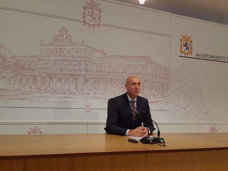 José Antonio Diez exige a la Junta medidas para agilizar los tiempos de espera en Sanidad