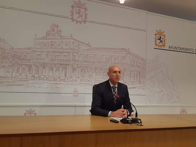 Jos&eacute; Antonio Diez exige a la Junta medidas para agilizar los tiempos de espera en Sanidad