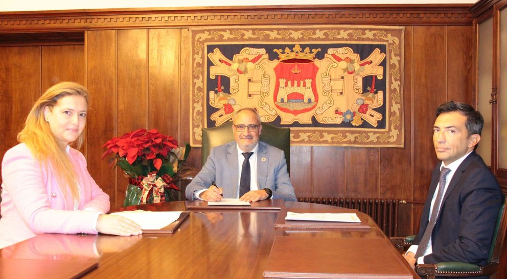 Firma del convenio de colaboración para la oficina del Catastro en Ponferrada