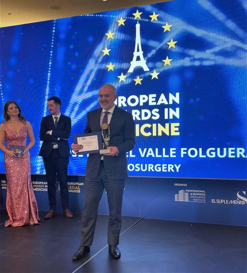 Valle Folgueral recoge su European Awards Medicine en París