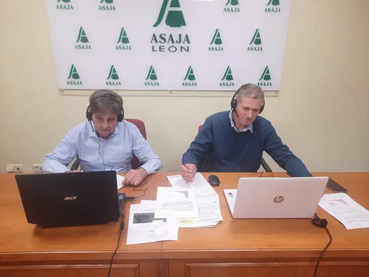 El presidente de ASAJA, Arsenio Garc&iacute;a Vidal, e Isidoro Alonso participan en el grupo de trabajo