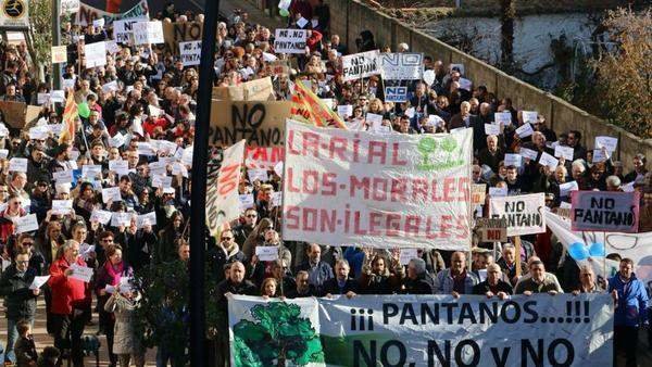 Manifestación contra los pantanos de La Rial y Los Morales