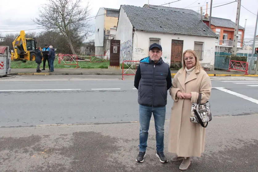 Pedro F. Robles y Carmen Doel supervisan las obras de demolici&oacute;n