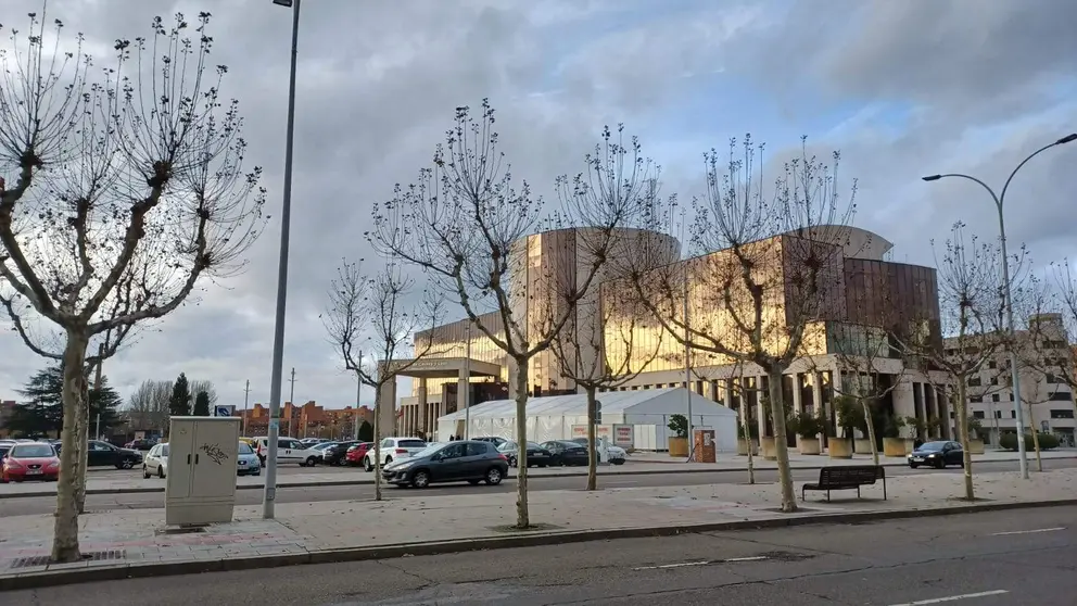 Aparcamiento del edificio de la Junta en Le&oacute;n