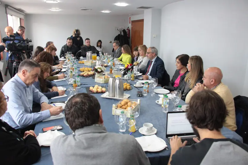 Olegario Ram&oacute;n ofrece un desayuno informativo para hacer balance de la gesti&oacute;n de 2022