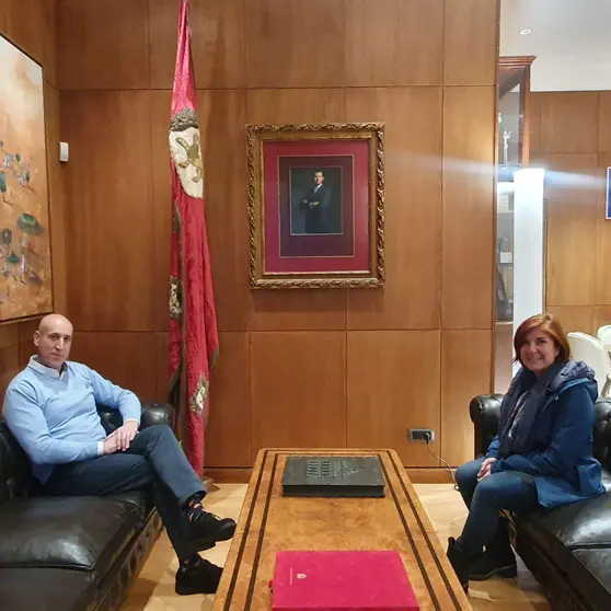 El alcalde de Le&oacute;n, Jos&eacute; Antonio Diez, recibe a la deportista Elena Luna