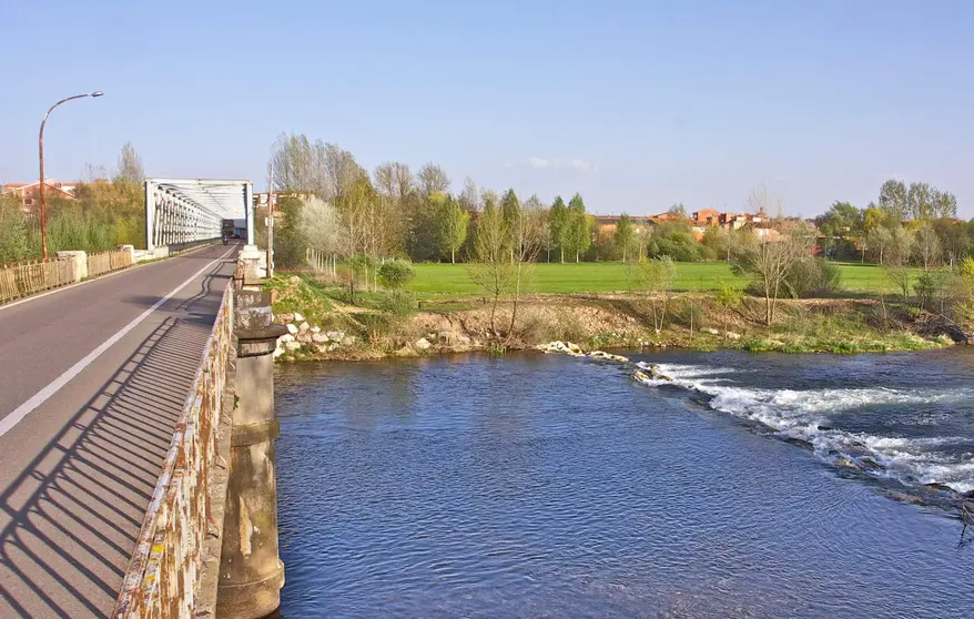 Puente sobre el r&iacute;o &Oacute;rbigo