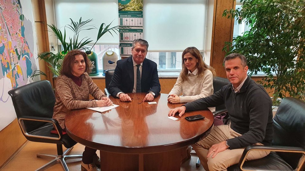 Reunión de la campaña para promover el reciclaje en León con puntos Reciclos