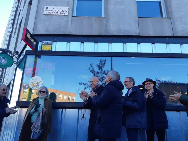 Descubrimiento de la placa que da nombre a la calle Miguel Cordero del Campillo en Le&oacute;n