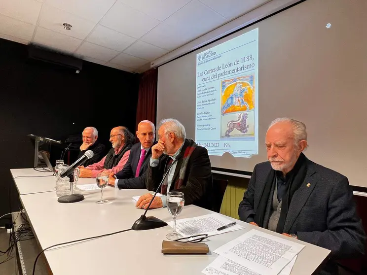 Conferencia sobre las Cortes de Le&oacute;n en 1188, en el Ateneo de Madrid