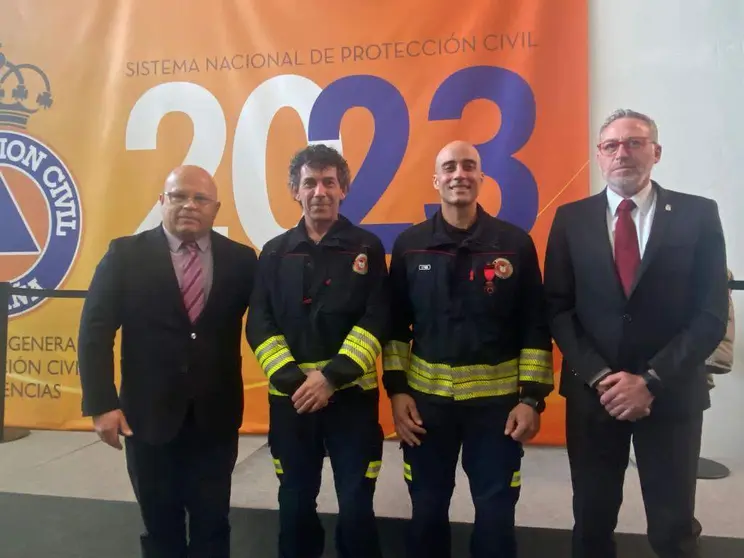 El bombero de Ponferrada Roberto Garc&iacute;a Mor&aacute;n recibe la medalla al M&eacute;rito de Protecci&oacute;n Civil por su actuaci&oacute;n en el incendio de la Tebaida