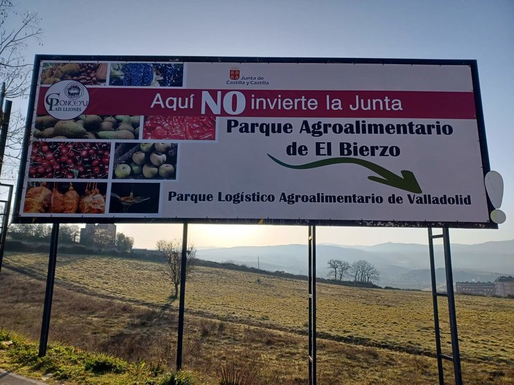 Nueva valla de Conceyu País Llionés en Ponferrada contra la nula inversión de la Junta en El Bierzo.