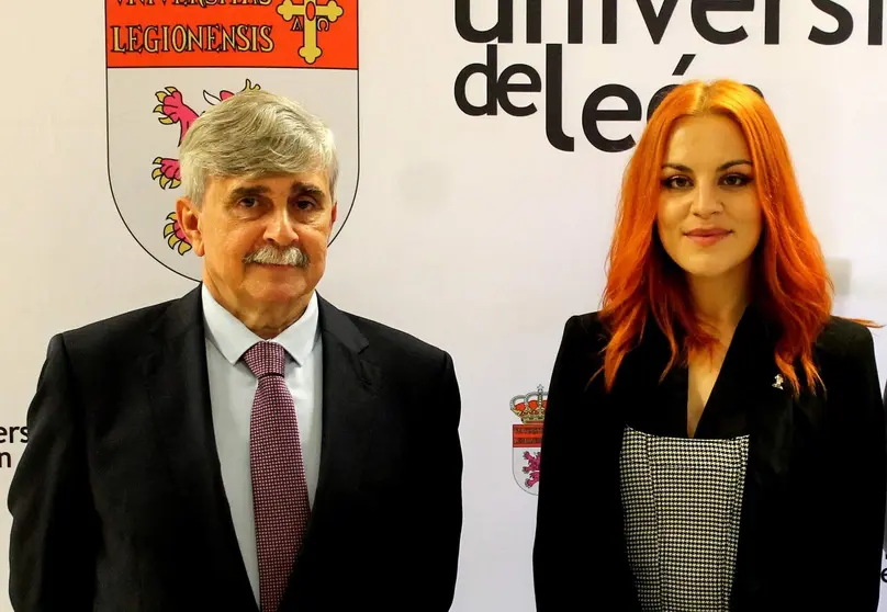 Foto de Archivo - Juan Francisco Garc&iacute;a Mar&iacute;n y Sara Garc&iacute;a en su visita a la ULE en diciembre de 2022